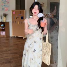 批发法式荷叶边蝴蝶<b class='q'>印花</b>木耳边<b class='q'>连衣裙</b>夏季气质温柔度假吊带A字裙长裙