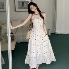 批发海边度假风小个子<b class='q'>连衣裙</b>女夏季收腰显瘦长裙抹胸裙设计感小众裙子