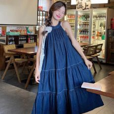 批发蓝色无袖挂脖连衣裙女中长款2026夏新款<b class='q'>牛仔</b>复古简约设计感背心裙