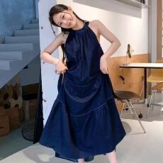 批发高级设计感夏季法式<b class='q'>牛仔</b>复古简约挂脖<b class='q'>连衣裙</b>气质时尚宽松显瘦裙子
