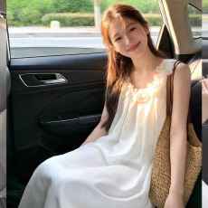 批发原版做法有内里法式高级感宽松海边度假风立体花朵白色吊带<b class='q'>连衣裙</b>