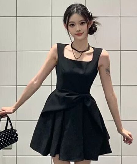 그는 벤 천 금빛 바람 검정색 나비 매듭 드레스 여름 허리 수축 슬림해 보이는 품격 한 마디 조끼 미니 스커트
