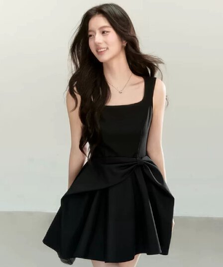 달콤한 차가운 거리 바람 검정색 스퀘어 입 칼라 멜빵 스커트 민소매 허리 수축 작은 키 디자인 센스 미니 스커트