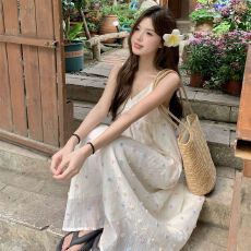 批发原版做法有内里法式小个子碎花吊带连衣裙女<b class='q'>气质</b>v领高级感长裙子