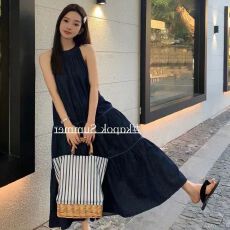 批发M牛仔连衣裙女<b class='q'>夏</b>装大码微胖女生复古挂脖简约设计感无袖a字背心裙