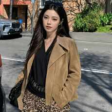 批发卡其色麂皮绒外套女小个子短款显瘦新款复古机车夹克皮衣
