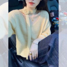 批发韩系黄色V领花朵飘带挂脖针织衫女早秋温柔风奶fufu软糯慵懒上衣