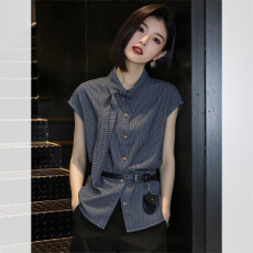 批发深蓝色飘带条纹<b class='q'>短袖</b><b class='q'>衬衫</b>2026夏季新款女装复古上衣超好看百搭<b class='q'>衬衣</b>