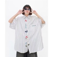 批发复古设计感竖条纹衬衫女<b class='q'>夏</b>季2025年新款潮牌印花衬衣宽松短袖上衣