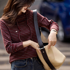 批发2025秋冬季新款条纹长袖打底衫t恤简约上衣舒适连帽设计感<b class='q'>卫衣</b><b class='q'>女</b>