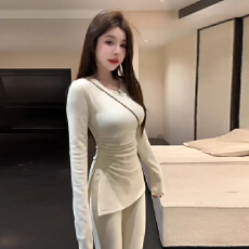 批发<b class='q'>大码</b>褶皱收腰内搭打底衫女秋冬修身显瘦开叉中长款两件套上衣裤子