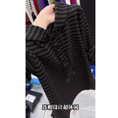 批发长袖连帽拼色条纹上衣女2025早秋潮流时尚百搭休闲简约设计感<b class='q'>小衫</b>