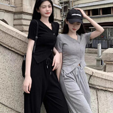 批发【原版做工】休闲时尚运动<b class='q'>套装</b>女夏减龄洋气显瘦v领短袖裤两件套