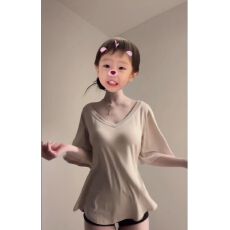 批发<b class='q'>胖</b><b class='q'>mm</b>慵懒感纯色V领短袖T恤女夏2026新款宽松遮肉显瘦百搭大码上衣