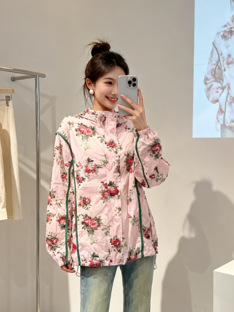고급 디자인 센스 꽃 프린트 자외선 차단 재킷 2026 년 여름 새로운 작은 대중 패션 루즈핏 슬림해 보이는 맨위