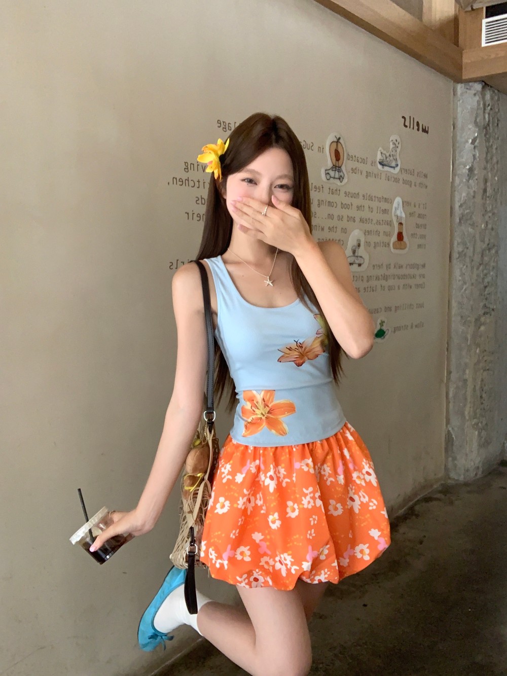 实拍 多巴胺印花修身显瘦百百搭无袖吊带+高腰花朵花苞裙两件套