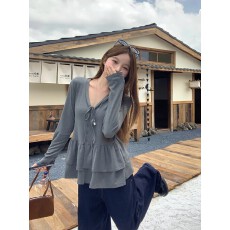 批发实拍 设计感双层下摆系带长袖<b class='q'>上衣</b>女2026秋季V领下摆T恤