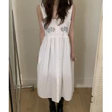 批发韩国chic 花朵刺绣背带<b class='q'>连衣裙</b>