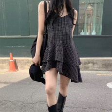 批发韩系chic <b class='q'>复古</b>格纹V领不规则荷叶边短款吊带<b class='q'>连衣裙</b>女