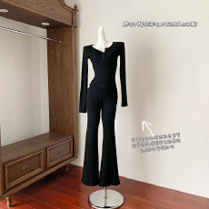 批发何晨曦 黑色套<b class='q'>装</b><b class='q'>女</b>2025新款秋磨毛亨利领醋酸羊毛上衣喇叭休闲裤