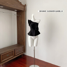 批发候鸟<b class='q'>森林</b>黑色法式斜肩荷叶边设计感露肩收腰修身性感不规则