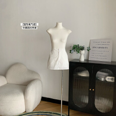 批发3/23 20:00 titi小姐姐智性氧气感白色小a字中腰简约纯色半裙