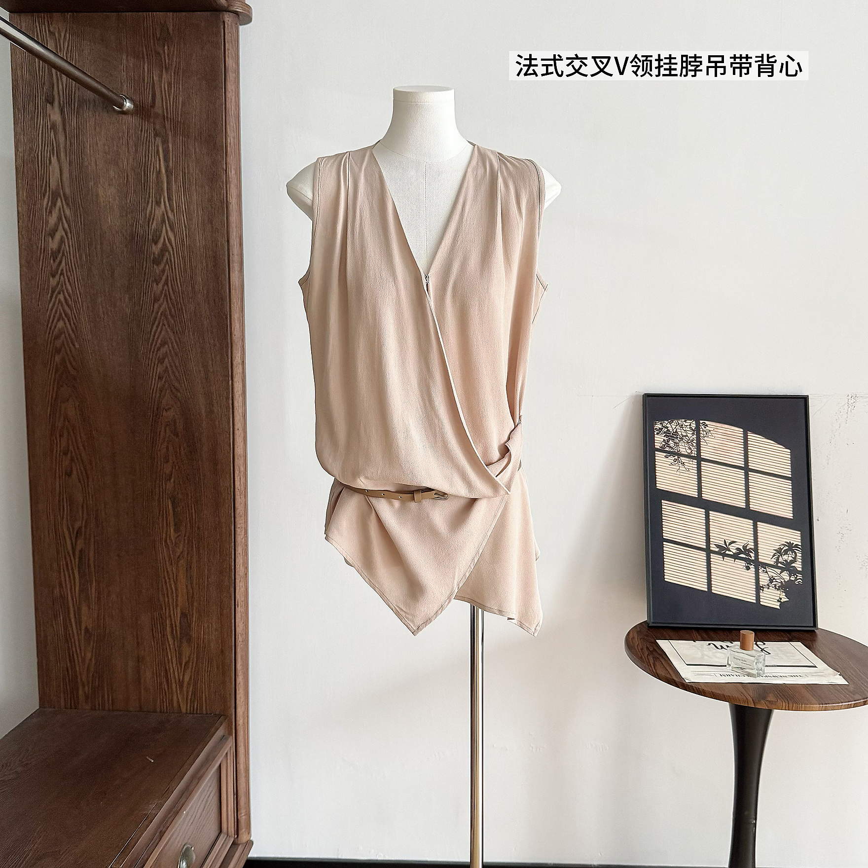 그는 아침 프랑스식 십자가 V넥 행침 목 캐미솔 높은 추위 품격 로얄 자매 벨트 포함 민소매 맨위 여성