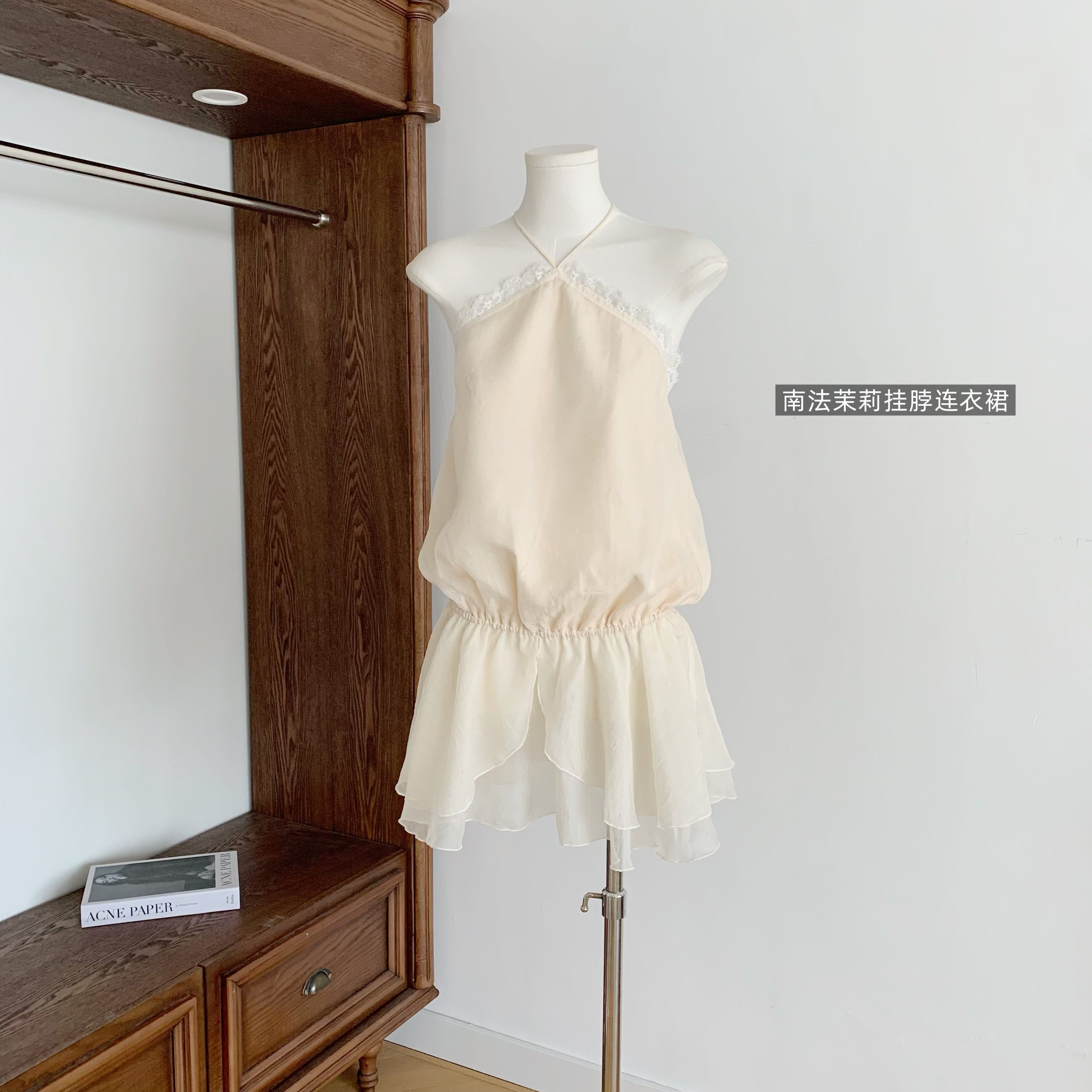 titi 작은 자매 남쪽 법 재스민 행침 목 드레스 여름 섹시함 휴가 바람 작은 키 백리스 미니 스커트