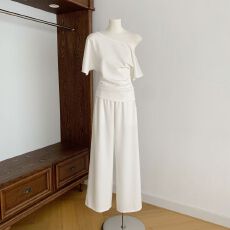 批发左边女装松弛感时髦<b class='q'>套装</b>2026夏季新款抹胸/T恤/休闲裤垂感三件套