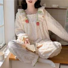 批发量大价优25年冬季长毛加厚<b class='q'>睡衣</b><b class='q'>女</b>套装直播高品家居圆领卡通半边绒