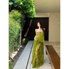 灰尘邓邓 法式一字肩抹胸蕾丝上衣花苞半裙套装