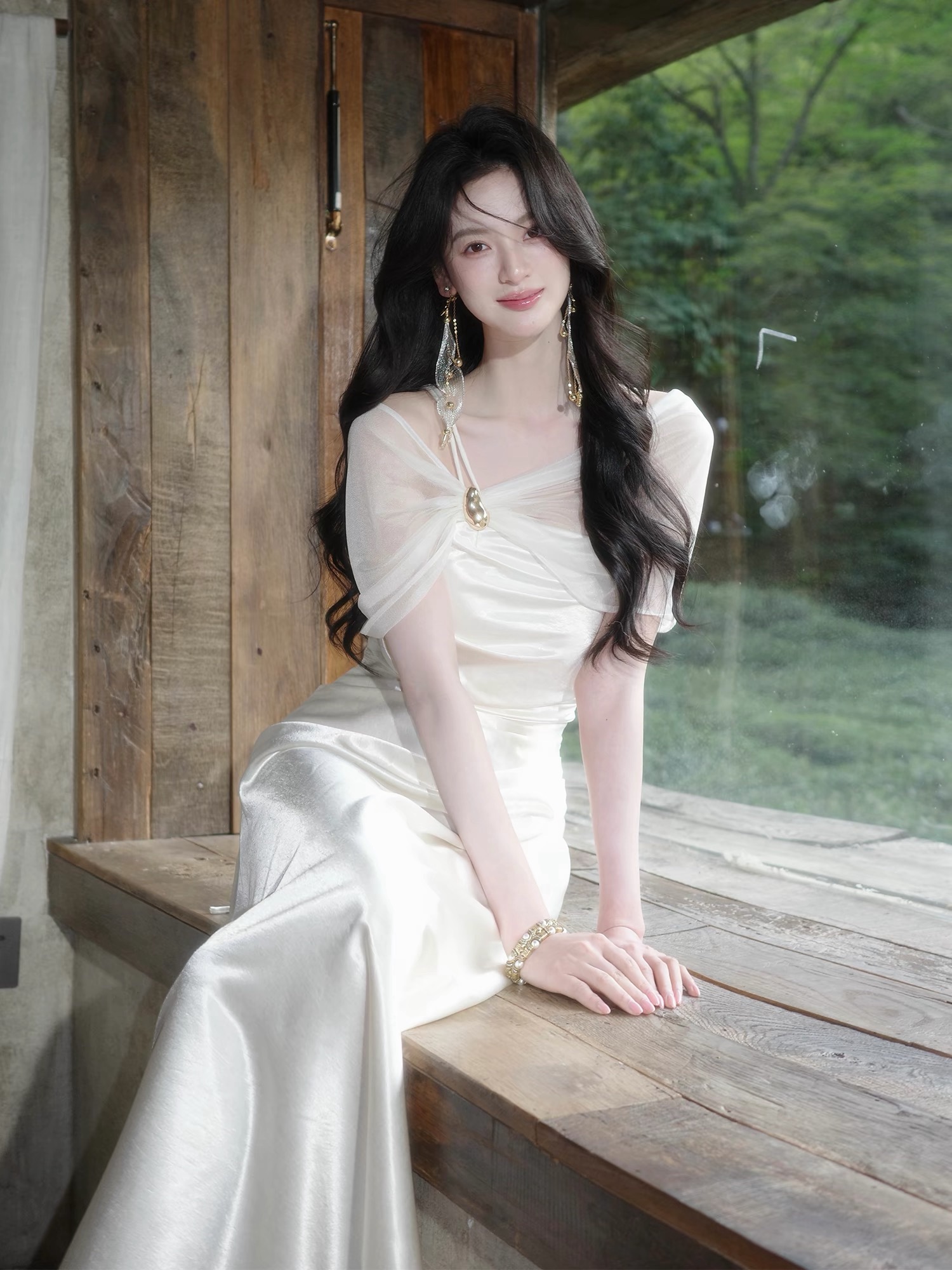 하나부터 순간 디자인 센스 비스듬한 어깨 금속 버클 새틴 롱 스커트 허리 수축 인어 꼬리 고급 센스 빛 럭셔리 예복 롱 스커트