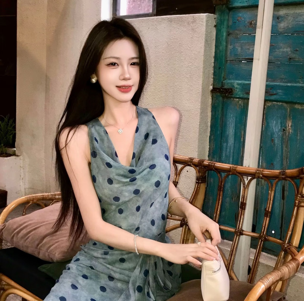 무쯔리 목자이 ~ 중 리 블루 웨이브 리플 그림자 프랑스식 V넥 도트 무늬 민소매 쉬폰 톱 도루 센스 슬림해 보이는 반 스커트 세트