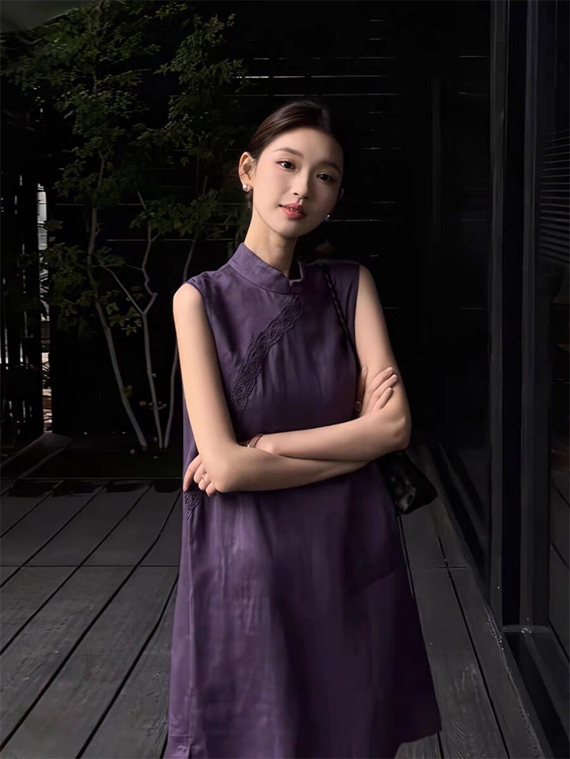 새로운 중식 스탠드 칼라 민소매 조끼 여성 드레스 2025 여름 국풍 디자인 개선 치파오 트임 길다 치마