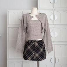 批发titi小姐姐【燕麦热可】<b class='q'>针织</b>衫<b class='q'>女</b>秋6%绵羊毛燕麦色<b class='q'>开衫</b>吊带两件套