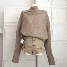 批发抖音容容 卡其色不规则蝙蝠袖<b class='q'>毛衣</b>+高腰丰胯短裤