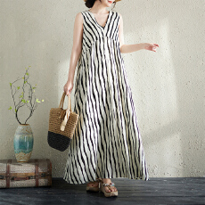 批发实拍2026夏季条纹新款设计感V领极简气质显瘦无袖连衣裙长裙女