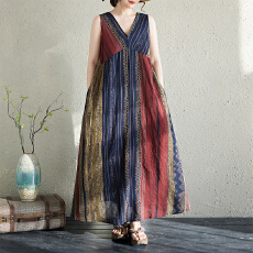 批发实拍2026夏季条纹新款设计感V领极简气质显瘦无袖连衣裙长裙女