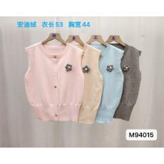 批发实价时髦洋气圆领立体花装饰针织马甲<b class='q'>开衫</b>