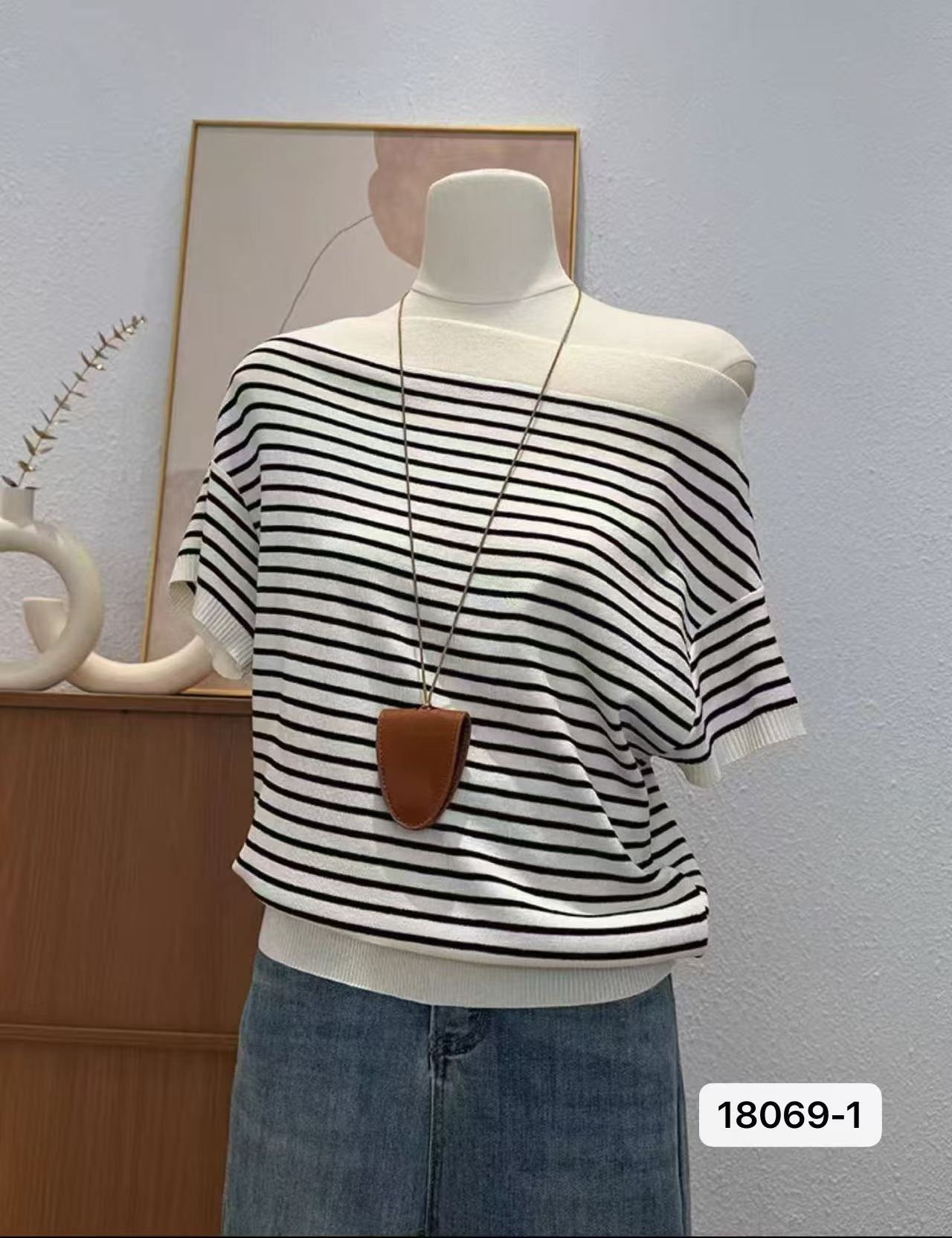 한 부서 캐주얼 바람 스트라이프 비스듬한 어깨 니트 카드 허리 슬림해 보이는 오프숄더 반팔