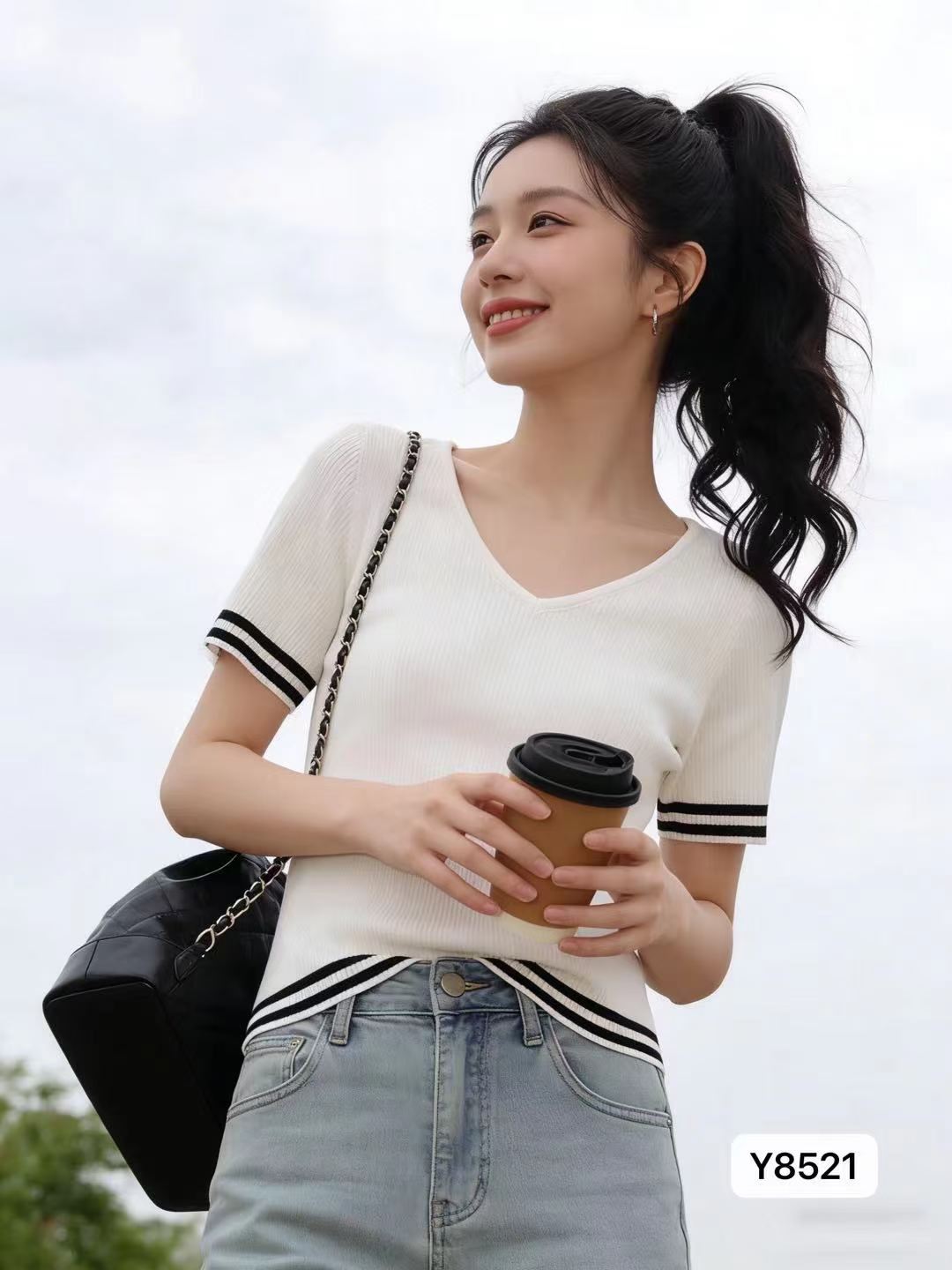 부드러운 바람 V넥 수직 구덩이 기사 니트 배색 측면 풀오버 반팔