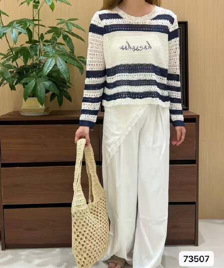 느긋한 분위기 센스 홀로우 아웃 니트 알파벳 자수 꾸밈음 풀오버 긴팔