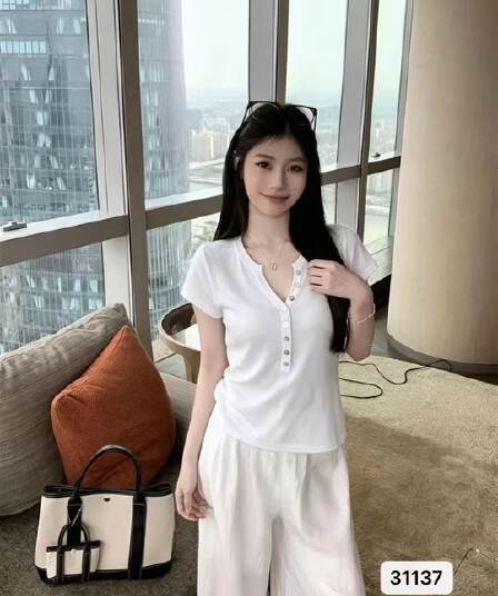 정가 순수한 욕망 바람 V넥 단추 니트 슬림해 보이는 풀오버 반팔