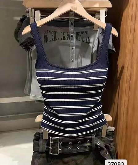 정가 품격 미니멀리즘 광장 칼라 배색 스트라이프 몸매 가꾸기 슬림해 보이는 조끼