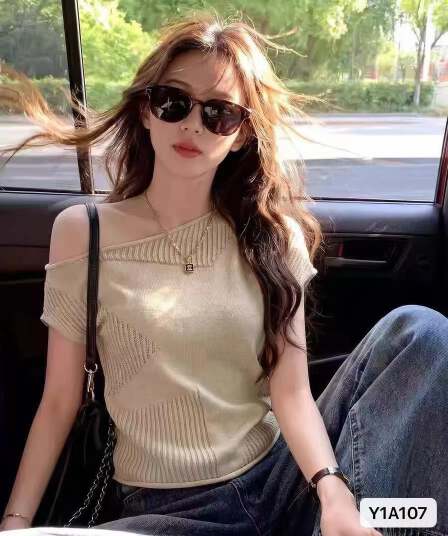 정가 한 부서 부드러운 바람 비스듬한 어깨 홀로우 아웃 니트 불규칙 디자인 반팔
