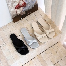 法式温柔仙女风人字拖鞋女夏外穿2026新款百搭防滑沙滩夹趾凉拖鞋