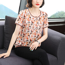 批发中老年新款夏装短袖2026女装气质洋气妈妈<b class='q'>时尚</b>女士透气新花上衣女