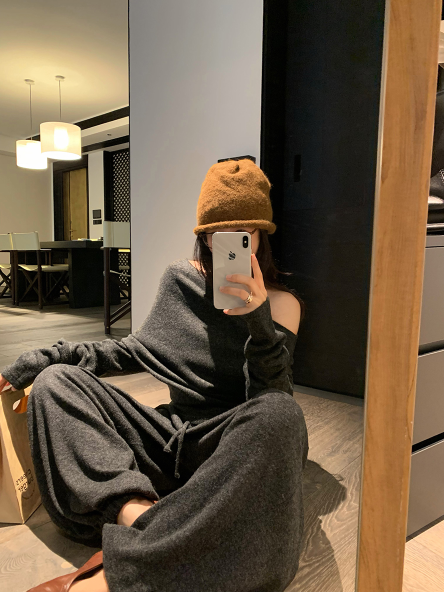Real-shot Off-Shoulder Long-Sleeve Knit Sweater: Autumn Look—Elegant Slanted-Shoulder Top with Trousers Set