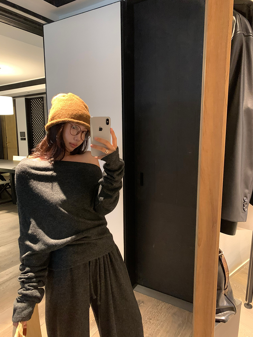 Real-shot Off-Shoulder Long-Sleeve Knit Sweater: Autumn Look—Elegant Slanted-Shoulder Top with Trousers Set