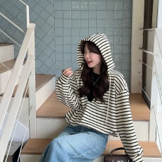 批发<b class='q'>实拍</b><b class='q'>大码</b><b class='q'>女装</b>卫衣秋季薄款2025潮新款假两件条纹连帽宽松韩版上衣